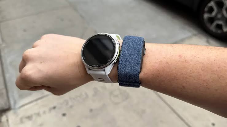 Garmin Launched It's First Screenless Smart Band Today, and I Tried It Out  | Lifehacker