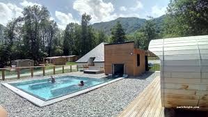 El está situado a 200 m del lago, a 30 m del río la neste, en la montaña, en el bosque. Camping Loudenvielle 9 Chemin De La Mainette Hautes Pyrenees France