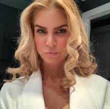 Jennifer Laver's Instagram, Twitter & Facebook