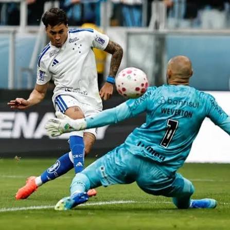 Kaio Jorge marca 3 gols, Cruzeiro vence o Gr&ecirc;mio por 4 a 2 e sobe na tabela