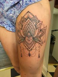 Feminine Mandala Tattoo Www Instagram Com Spaghettitattoos Hand Tattoos Hand Tattoos For Guys Side Hand Tattoos