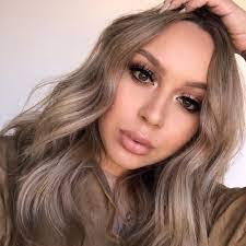 Daniela Coronado's Instagram, Twitter & Facebook