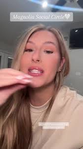 Hillary Mcgregor's Instagram, Twitter & Facebook