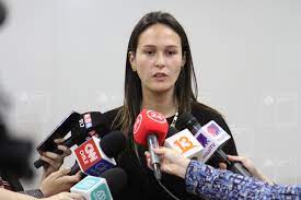 1 sept en movistar arena recolectando tapitas en recital de @americooficial @_luisjara lleva las tuyas @juntatustapitas si pueden publicar. A Cuatro Meses De Asumir Seremi De Salud De La Rm Paula Labra Presenta Su Renuncia Al Cargo La Tercera