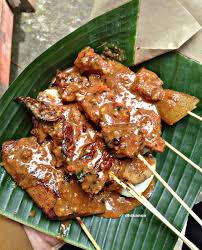 Coba bikin sate kere ala cicik ary ini. Sate Kere Khas Solo Mbah Mini Sate Kere Nagih Bikin Puassss Yaa Sate Kerenya Mbah Mini Jerohan Gembusnya Wani Kendel Lan Gedeeee Roti Food Chicken