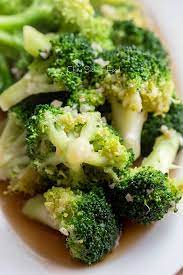 This Is A Very Basic And Healthy Cantonese Garlic Broccoli Stir Fry Almost Popular In Every Cantonese Resta Cooking Chinese Food Garlic Broccoli Veggie Dishes