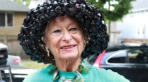 Evelyn Roth's Instagram, Twitter & Facebook