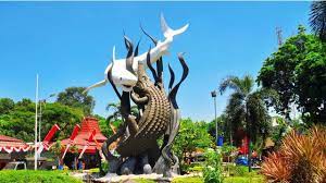 Restoran ini juga sangat terjaga kebersihannya serta. Kerajinan Tangan Khas Dari Jawa Timur