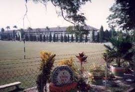 Batu gajah adı ('batu' taştır ve malay dilinde 'gajah' fil), muhtemelen kinta nehri boyunca bulunan fillere benzeyen iki büyük kayadan türemiştir. Sejarah Batu Gajah Blog Pkg Batu Gajah