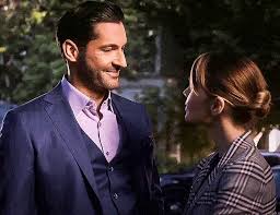 Lucifer'ın açılışta söylediği şarkı, chris isaak'ın wicked game parçası oluyor. Flare On Fury Lucifer Chloe And Ella 5x07