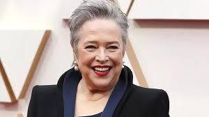 L'attrice Kathy Bates dice addio al cinema: 'Matlock sarà il mio ultimo  ballo'
