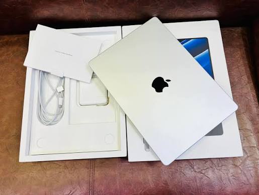 Apple MacBook Pro M2 13-inch (Pre-owned)