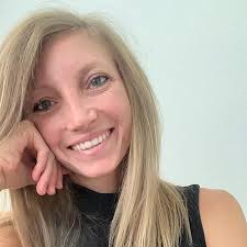 Nina Hunt's Instagram, Twitter & Facebook