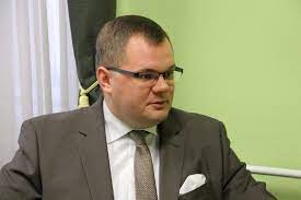 He is the leader of the momentum movement (hungarian: Fooldal Gyori Szalon