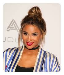 Give the style a modern update by adding some wavy texture to your hair, rather than blowdrying it sleek and straight. 60 Epic 90 S Hairstyles That Are Now Making A Comeback