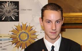 C'est un jeune homme qui partage son amour pour Sainte-Livrade-sur-Lot et  les anciens combattants »