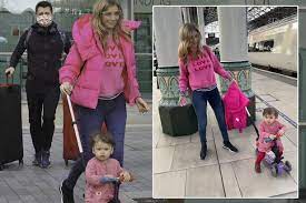 Rachel riley reveals future aspirations for daughter maven. Rachel Riley Jokes She Looks Like She S Had Accident After Daughter S Water Mishap Aktuelle Boulevard Nachrichten Und Fotogalerien Zu Stars Sternchen