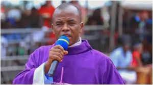 Ejike mbaka has told president muhammadu buhari a regime change is imminent. Rekamitbsr6ybm