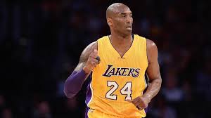 Lakers honor kobe bryant in rings. Kobe Bryant S 2000 Lakers Championship Ring He Gifted His Mother Sells For 206k At Auction Cbssports Com