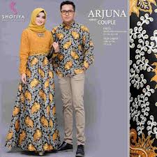 Tunik, model gamis syari 2019, model gamis brokat terbaru, model gamis batik terbaru, model gamis bahan polos, model gamis dan harga, gamis syar'i modern 2019 mirna vol 4 merah ori by shofiya via gamissyari.net. Model Gamis Batik Kombinasi Brokat Inspirasi