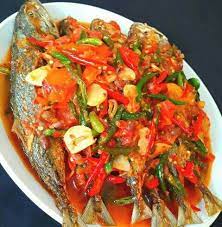 Sebenerny ini masak dadakan aja…karena badan lg ngak enak habis vaksin hari selasa kemarin,liat ke kulkas di freezer ada kepala ikan mas dan ikan patin…kepikiran deh buat gulai tauco,kebetulan ini gulai kesukaan suami😉 Resep Istimewa Ikan Masak Tauco Bahanya 500 G Facebook