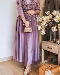 فساتين الخرجات فساتين انيقة فستان بتفاصيل رقيقة و بسيطة in 2021 fashion dresses formal edgy fashion outfits fashion dresses