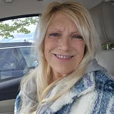 Hae guys I need ur advice plzzz,,,am in a relationship where we found  ourselves no one approached the other, we just liked each other and started  pushing ,,,but there is a day