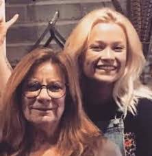 Brandy Rankin's Instagram, Twitter & Facebook