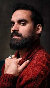 Feliz cumpleaños, Roberto Espinosa! 🎉🎂 ¡Un actorazo que brilla con luz  propia! ✨ ¡Hoy celebramos la vida de un artista excepcional! 🥳 ¡Feliz  cumpleaños, Roberto Espinosa! 🎉 Que este día sea tan