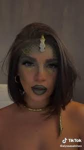 Jasmine Whyte's Instagram, Twitter & Facebook