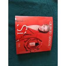 Si fiori is a soft, fruity and feminine fragrance for summer and the latest fragrance for women from giorgio armani. Giorgio Armani Si Fiori Eau De Parfum Reviews In Perfume Chickadvisor