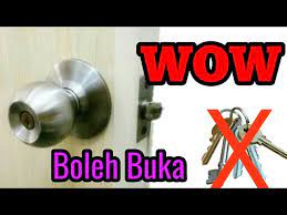 Akibatnya, pintu mobil menjadi terkunci dari dalam sehingga mau tidak mau harus membobolnya sendiri. Diy Cara Buka Pintu Bilik Terkunci Dari Dalam Open Lock Door Like Pro Youtube