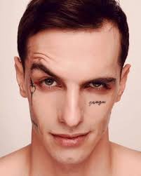 Buon compleanno, Lauro! Auguri da parte di tutti noi. Noi che siamo il tuo  pubblico, che abbiamo età diverse, che viviamo vite diverse in città  diverse. Noi che ci portiamo nel cuore