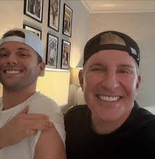 Wishing happy birthday to a friend