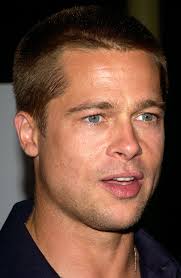Trotz der kurzen haare wirkt diese frisur niemals burschikos. Brad Pitt Kurze Haare