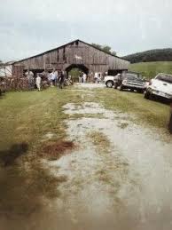 Lee/chambers/russell county sale barn, valley. Love This Barn On The 127 Yard Sale The Longest Yard Sale In The World Follow The Trip On Dearhandmadelife Com 127 Yard Sale Longest Yard Sale Yard Sale