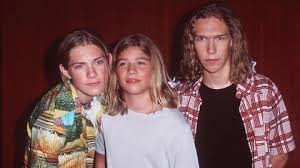Hanson Have Never Heard A Good Cover Of Mmmbop But Here S Who They Think Could Nail It Hanson Hanson Mmmbop Taylor Hanson