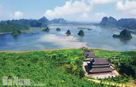 Tam chúc là một khu du lịch quốc gia ở việt nam, có điểm nhấn là chùa tam chúc. Khu Tam Linh Tam Chuc NÆ¡i Há»™i Tá»¥ Tinh Hoa VÄƒn Hoa Pháº­t Giao Tháº¿ Giá»›i