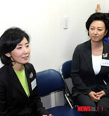 고려대학교 재학 중 교내 방송국 아나운서로 활동하면서 자연스럽게 아나운서의 길에 들어섰으며, 이전에 spotv에서 인턴 아나운서 활동을 한 경력이 있다. ë‚˜ê²½ì› ë‹¹ì´ í‰ê°€ Vs ì‹ ì€ê²½ ê³¼ê±° ë‹¨ì ˆ ë' ì—¬ì¸ì˜ ë‚ ì¹´ë¡œìš´ ì‹ ê²½ì „ ì´ì–´ì ¸ ë‰´ìŠ¤ì œì£¼
