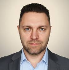 lOoK, 4 MoOnS! It's cGi!! tHe ErF iS fLa!! Took it an hour ago. Strangely  when open window