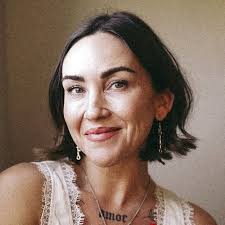 y'all we really can't bring back capri pants you have to stop