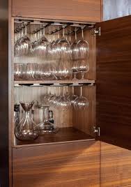 Gabinete De Almacenamiento De Copa De Vino Disenos De Cajones De Almacenamiento De Copa De Vino In 2020 Wine Glass Storage Glass Kitchen Cabinet Doors Glass Kitchen