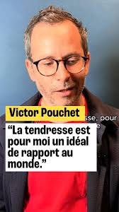 Ce jeudi 18 septembre en librairie 🔥 🇬🇧 L'arrivée de Liz Truss au 10,  Downing Street. 🏰 Des ultraconservateurs réunis dans un vieux manoir. 🎓  Une société secrète d'étudiants en plein Cambridge.