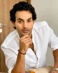 Yash Bhatia (@yashbhatia_ba) • Instagram photos and videos