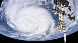 A temperatura superficial do mar proviu a ida com a energia para que voltasse a ganhar força. B Whgfvwzb8bm