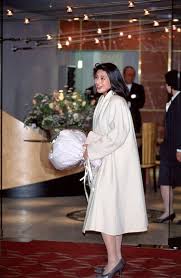 キャリアか結婚か 若く美しい雅子さまの決心 誠意と愛情溢れる婚約会見 新しい時代の皇后の軌跡 雅子さまの生き方 mi mollet ミモレ 明日の私へ 小さな一歩 1 3 雅子様 皇族 ロイヤルファミリー
