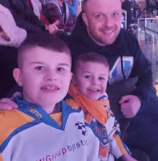 Help pls roofer or anyone who can help here, it's a leaky roof