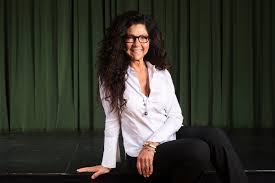 She was born in lidingö, stockholm county, and grew up in härnösand, ångermanland and trollbäcken, tyresö. Ledarstudion Ger Dig Mod Pa Scenen