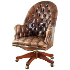 Humanscale freedom chair fully adjustable diamond executive model gray leather. English Chesterfield Style Tufted Leather Executive Desk Chair At 1stdibs