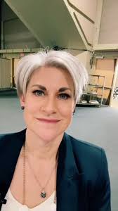 #personalbranding #linkedintips #levelupwithleanne #introverts #gowestlive 